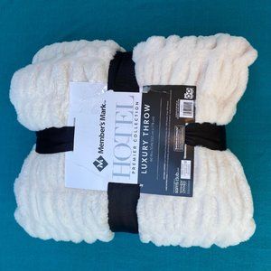 Members Mark Luxury Throw Blanket